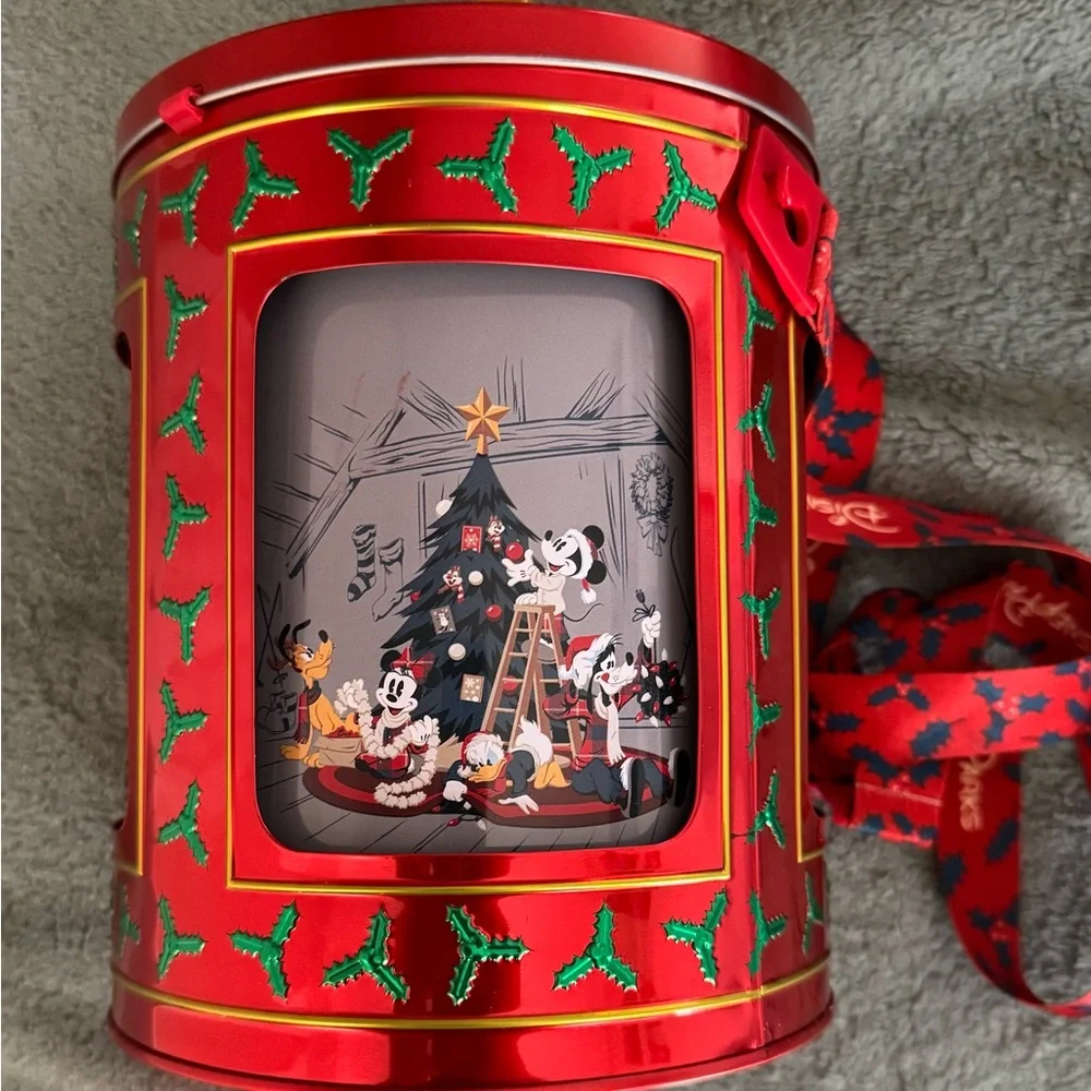 Disneyland Christmas popcorn bucket - Picture 1 of 3